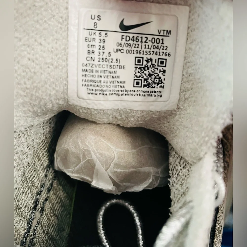 Nike Air Max Scorpion FK
Metallic silver (FD4612-001)
Women’s 8
Youth 6.5 - Picture 14 of 16